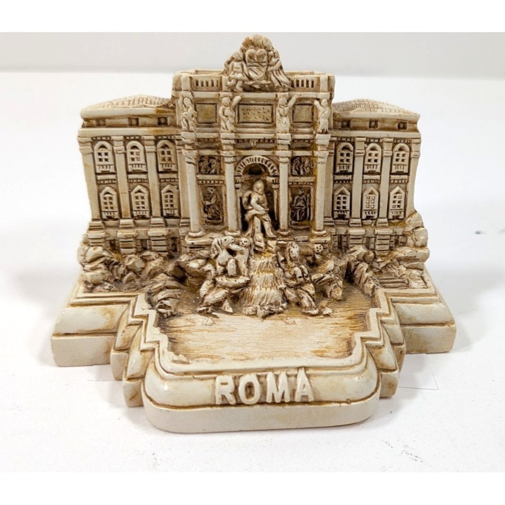 Rome Italy small polyresin model statue of the Trevi Fountain